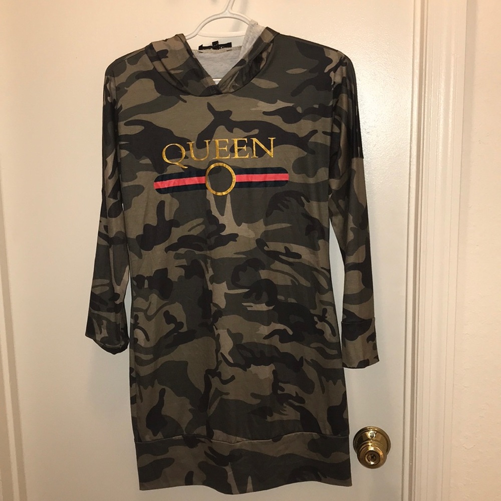 QUEEN Long Sleeve Dress